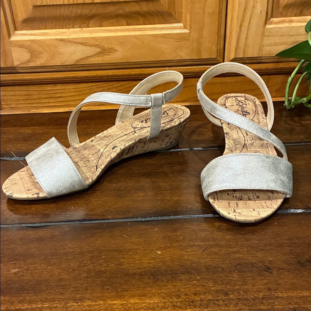 Size 7 Wide Life Stride Yasmine Silver Cork Wedge Sandals Asymmetrical Strap